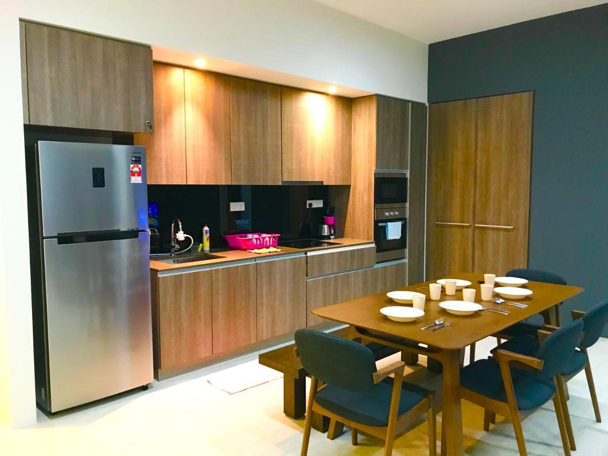 By The Beach - Luxury 2 Bedrooms Family Suite Бату Феринги Екстериор снимка