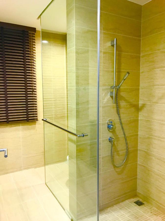 By The Beach - Luxury 2 Bedrooms Family Suite Бату Феринги Екстериор снимка